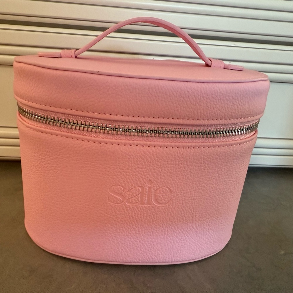 Saie Pink Cosmetic Bag with Top Handle and Zipper Closure